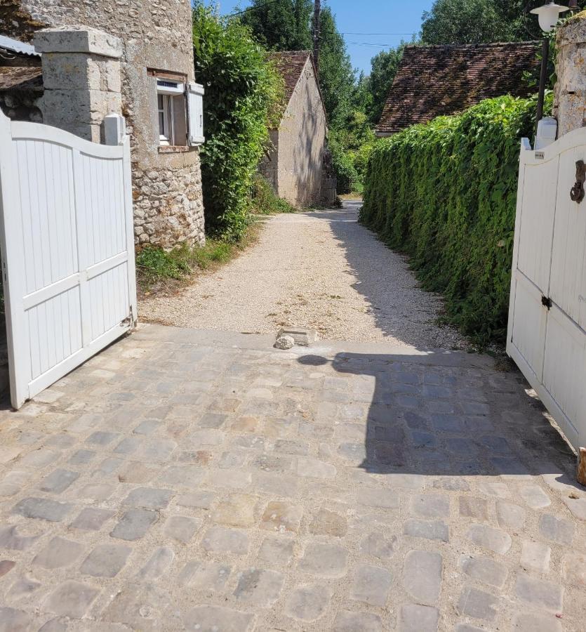 Gite De La Tour De Loire - 65 M2 Au Pied D'Une Tour De Gue Du 17Eme Siecle Mer Екстер'єр фото